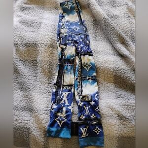 LOUIS VUITTON 
Silk Monogram Escale Confidential Bandeau Blue